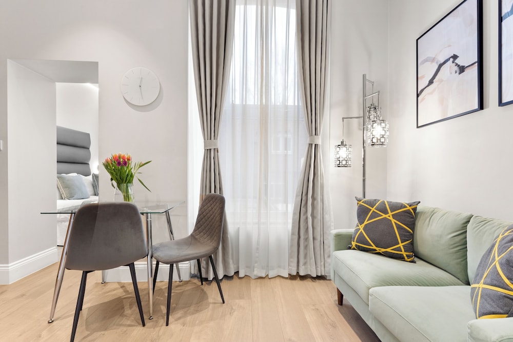 Guilford Street Apartments 33/50
