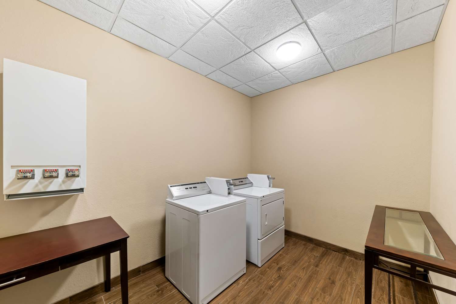 Comfort Inn Suites Near Lake Lewisville 9/43