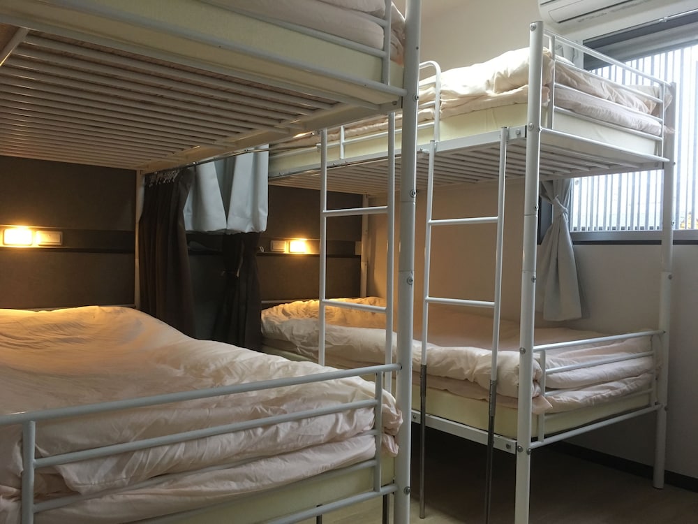 ROOM, QUADRUPLE