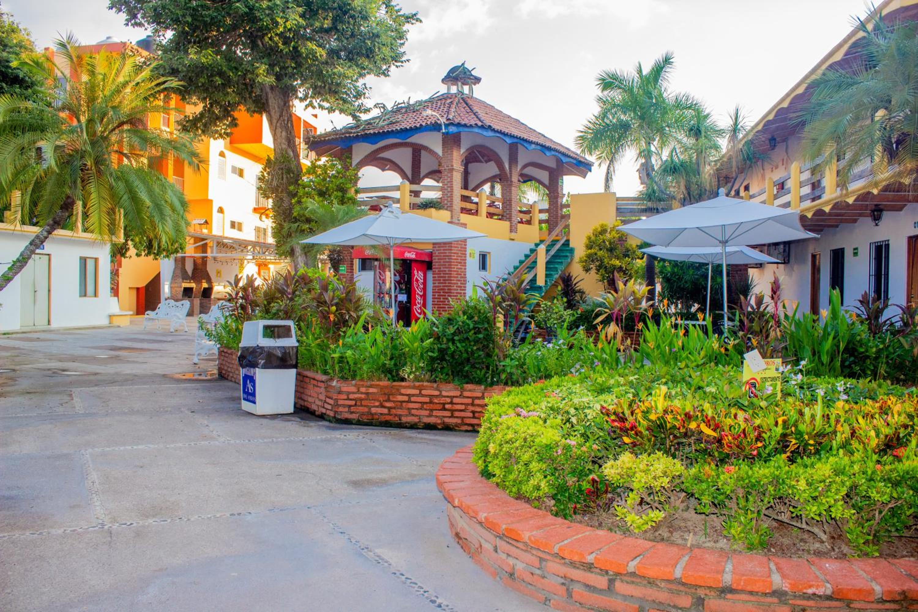 Hotel y Bungalows As de Oros 46/63