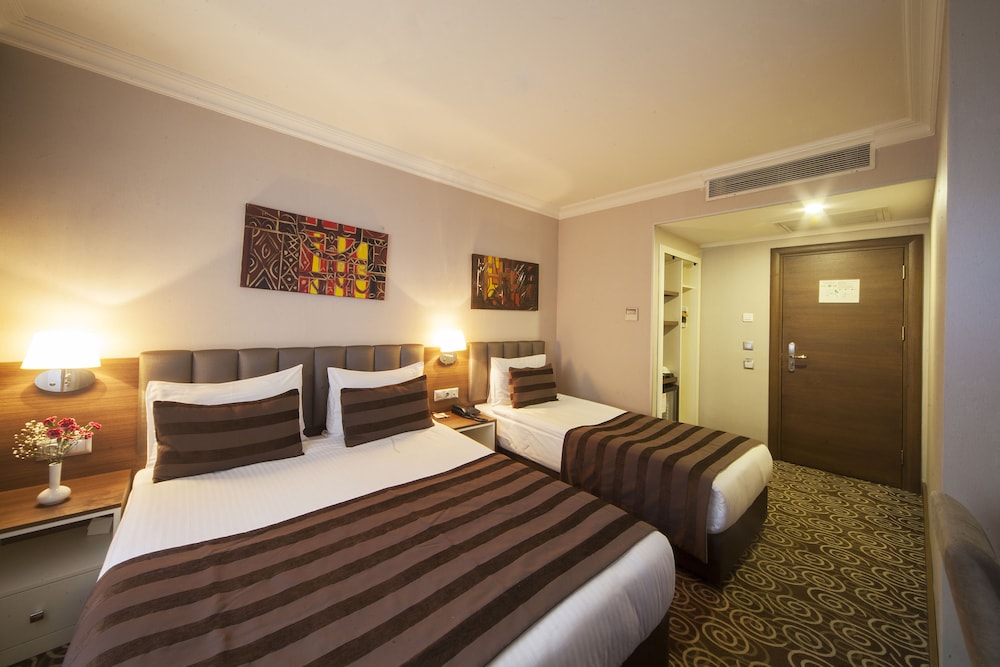 ROOM, TRIPLE