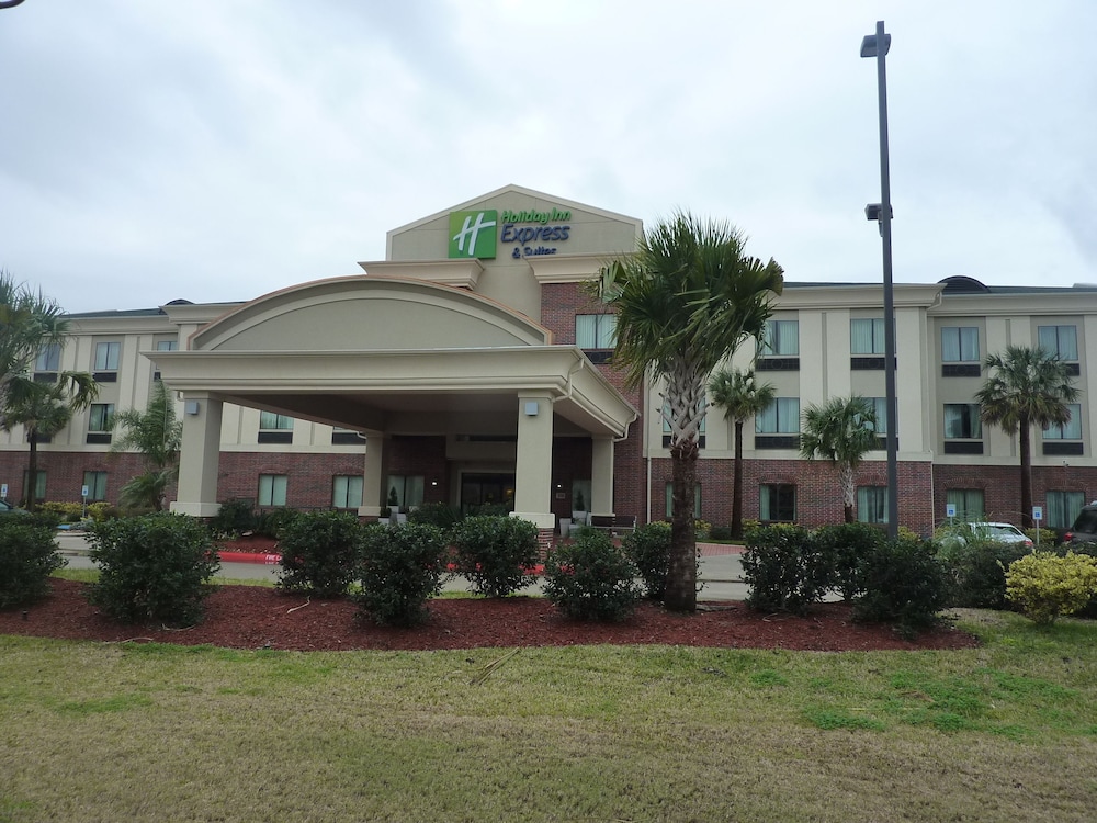 Holiday Inn Express Hotel & Suites Winnie 5/63