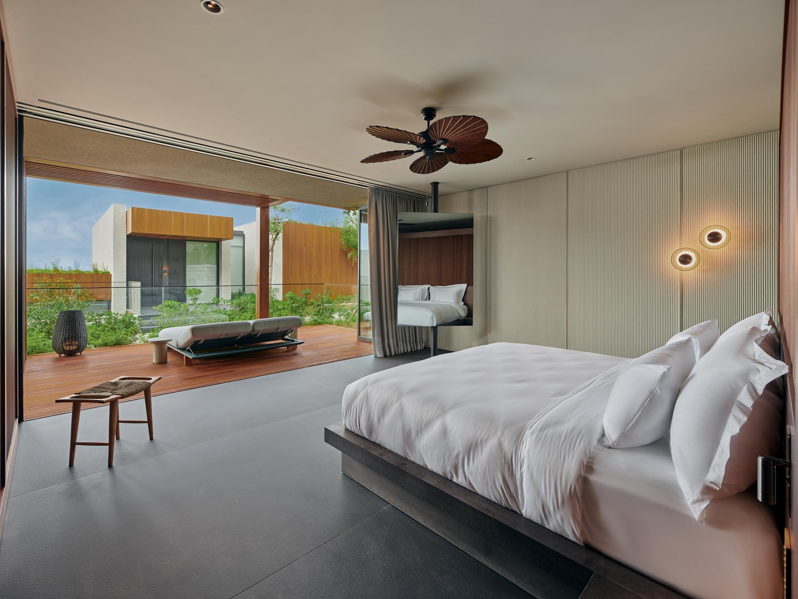 Royal, Suite, Land View