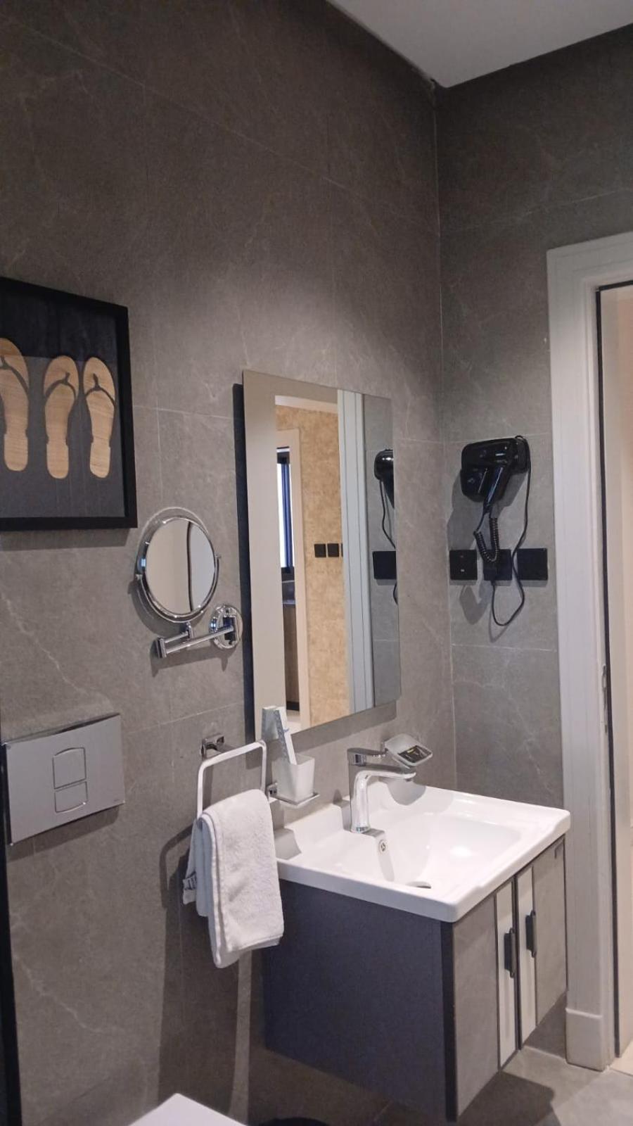 XYZ Hotel Qurtoba 48/50
