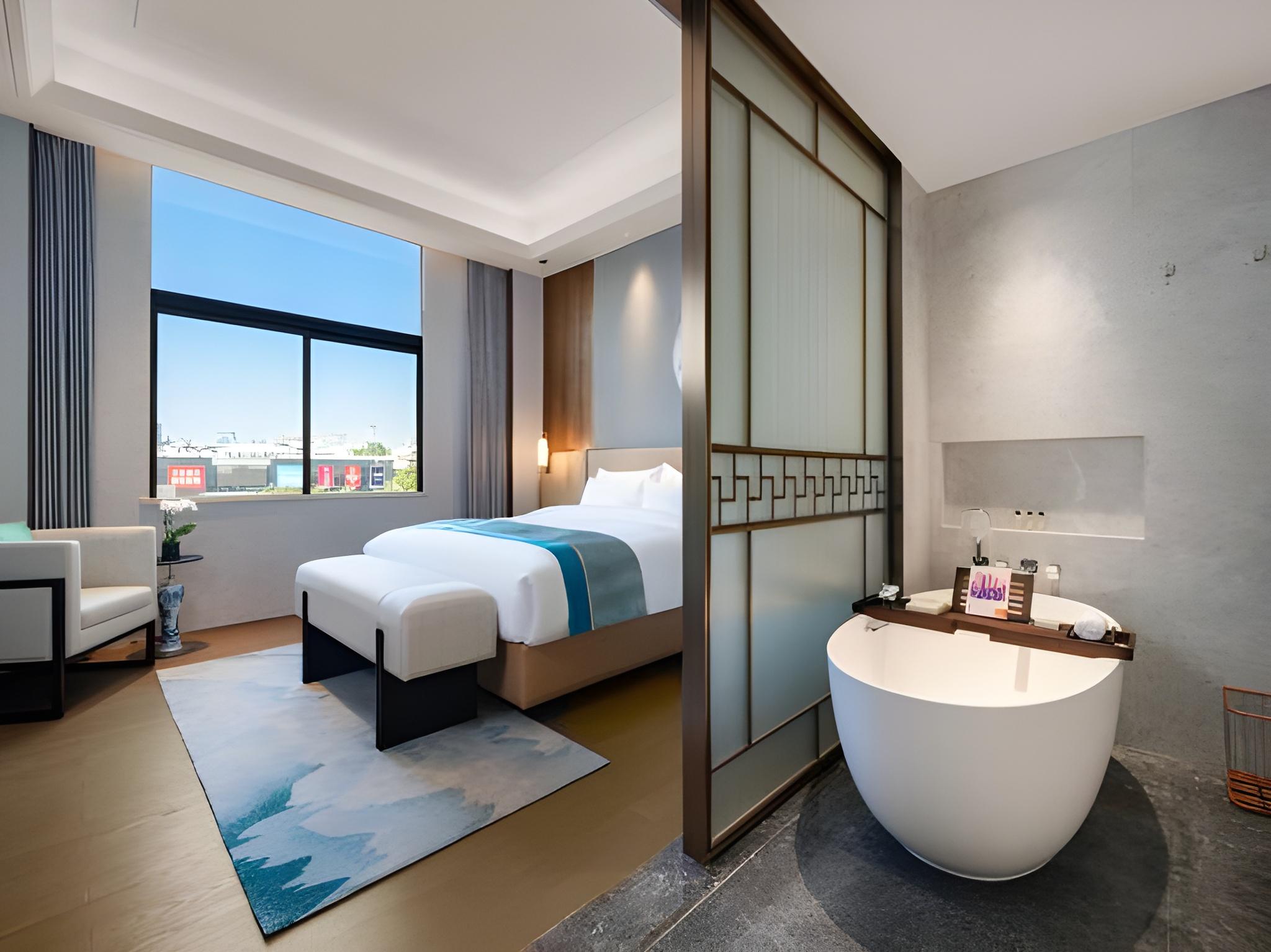 Superior, Suite, Queen Bed