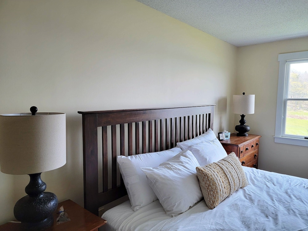 East Wind Inn 14/75