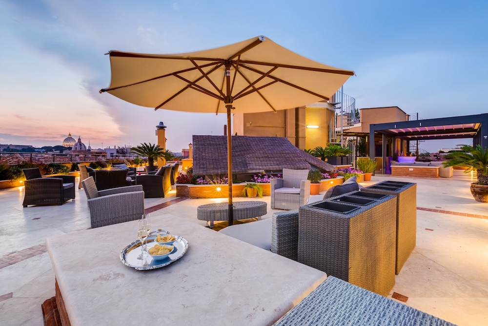 Navona Queen Rooftop 63/73