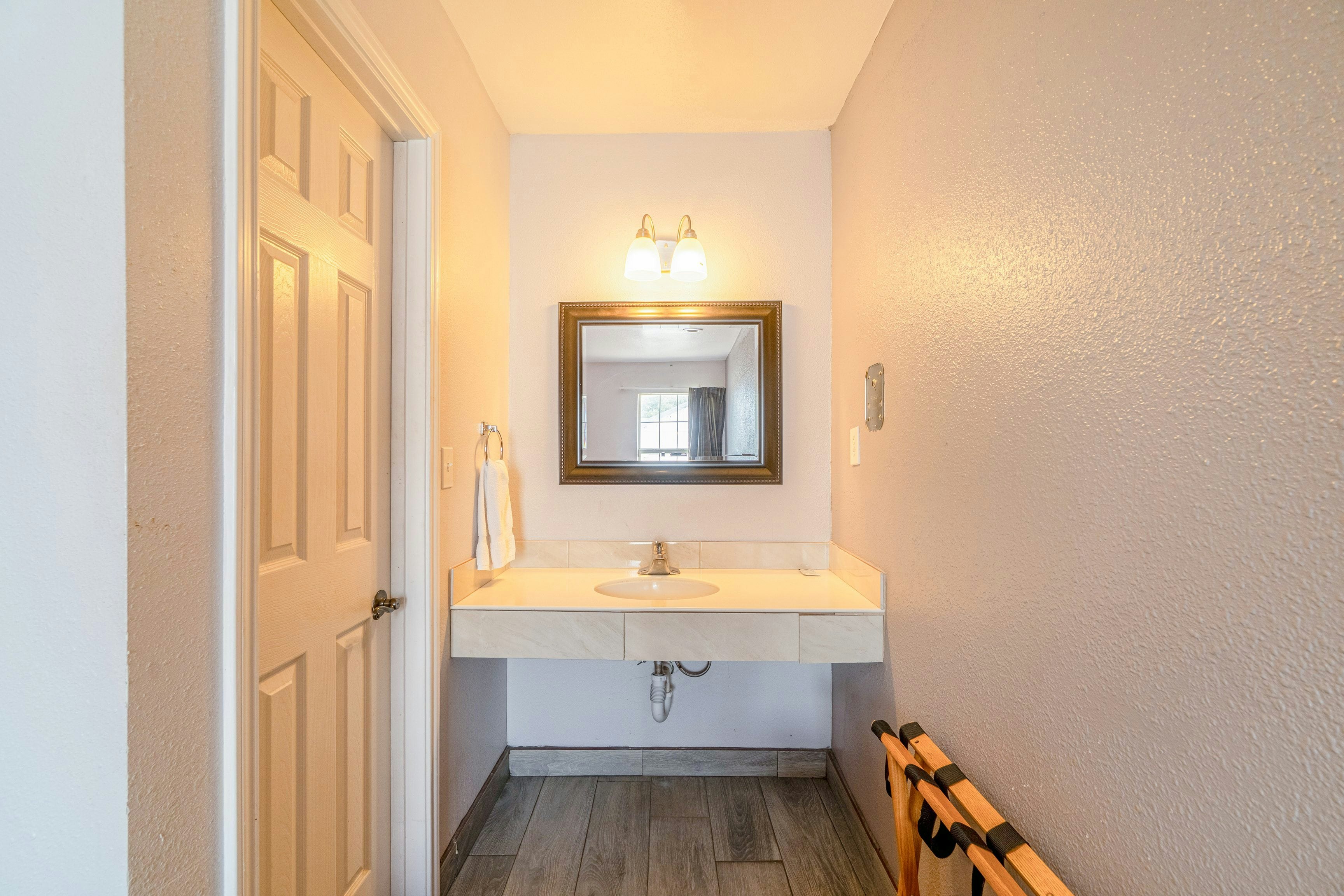 غرفة بسرير كينج للمدخنين، OYO Budget Inn Falfurrias Hwy 281 9/10