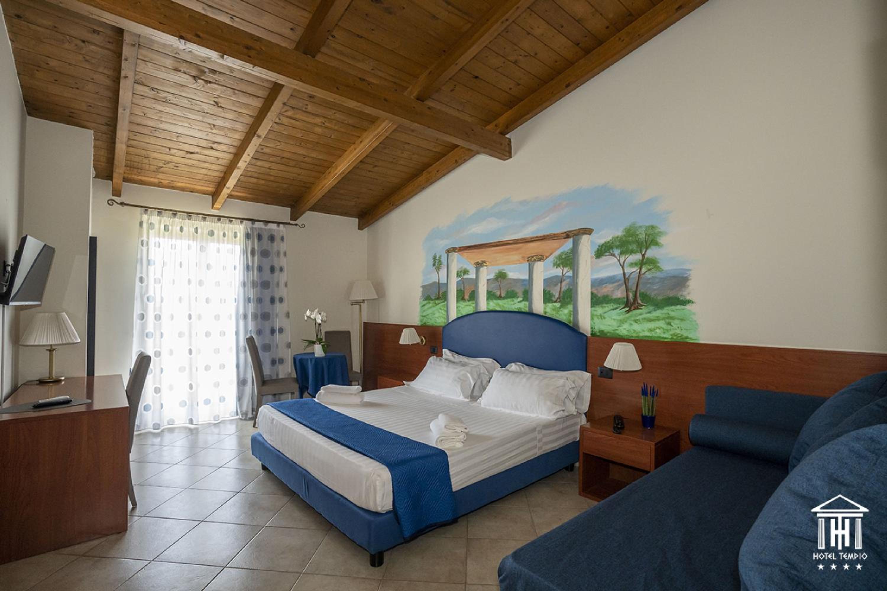 Room, Double or Twin Bed