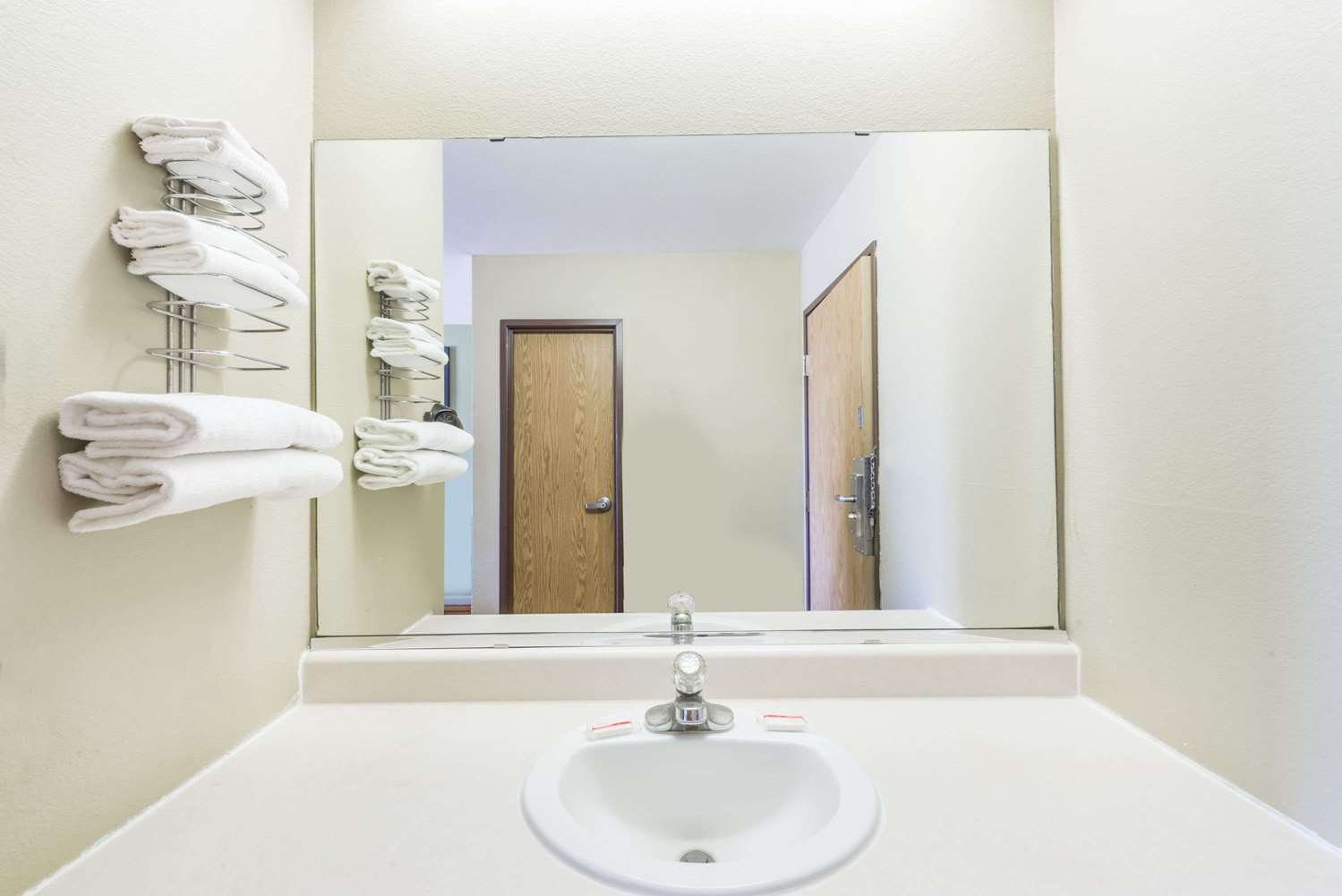 Super 8 By Wyndham Independence 21/23