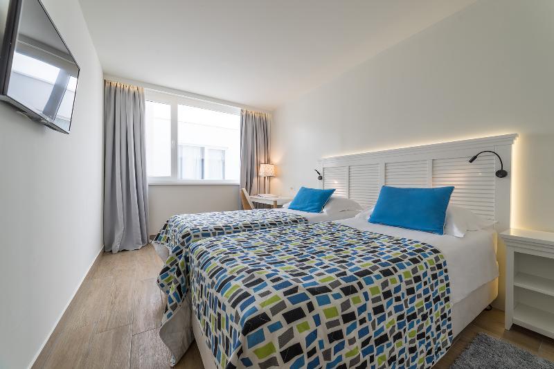 Room, Single, Double Bed, Atrium View