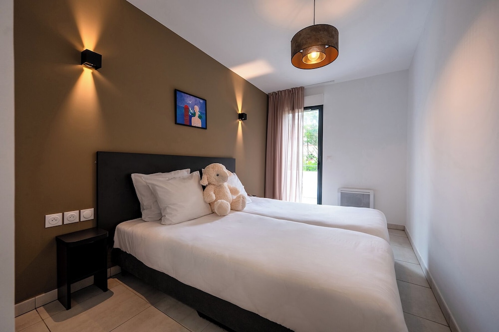 2 BEDROOMS, CLASSIC, APARTMENT