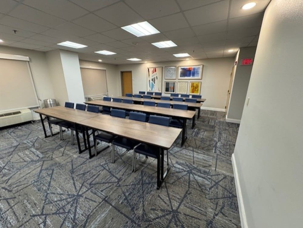 Holiday Inn Express Hotel Suites Richmond 15/67