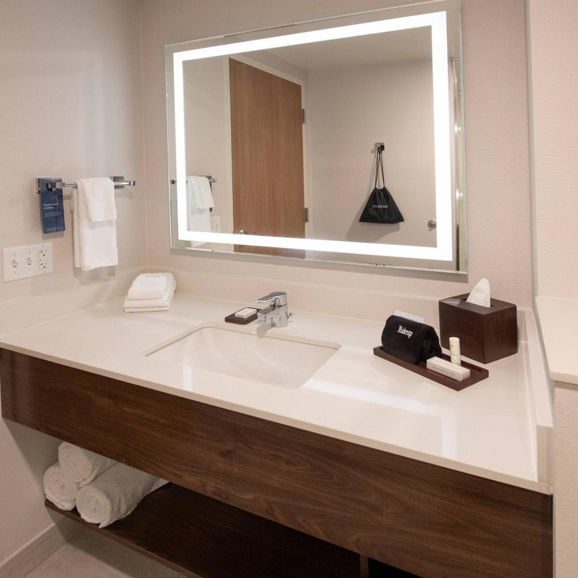 غرفة بسرير كينج، Fairfield By Marriott Edmonton International Airport 5/14