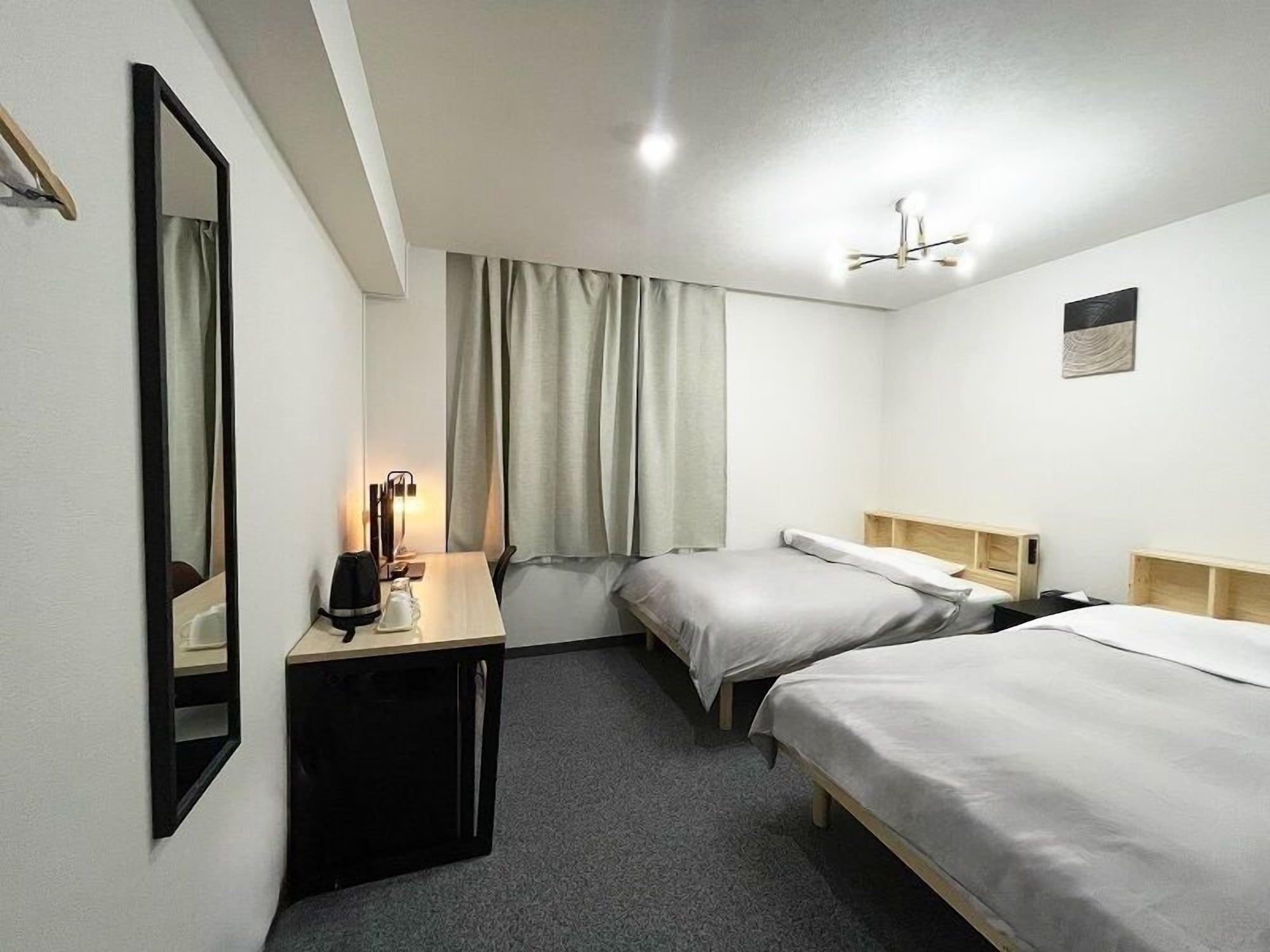 ROOM, TWIN BEDS