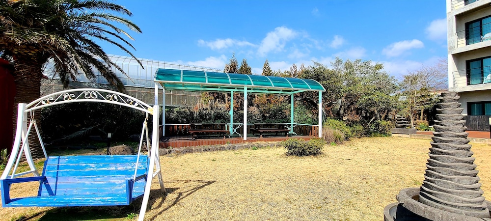 Dombe Resort 76/77