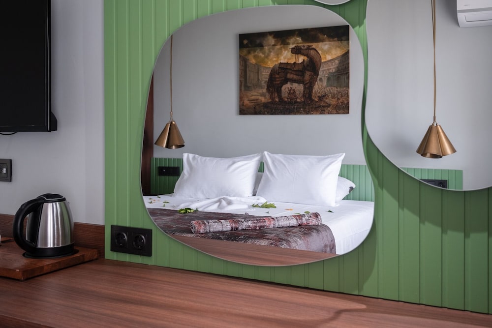 Assos Troy Otel 10/50
