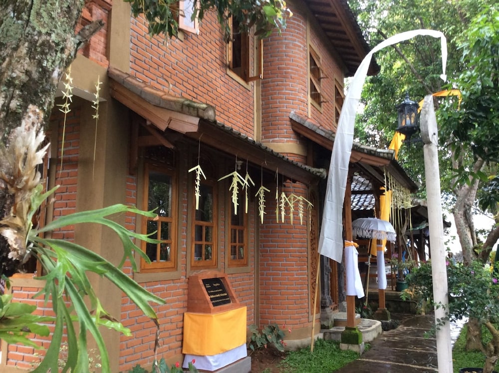 Puri Lumbung 2/75