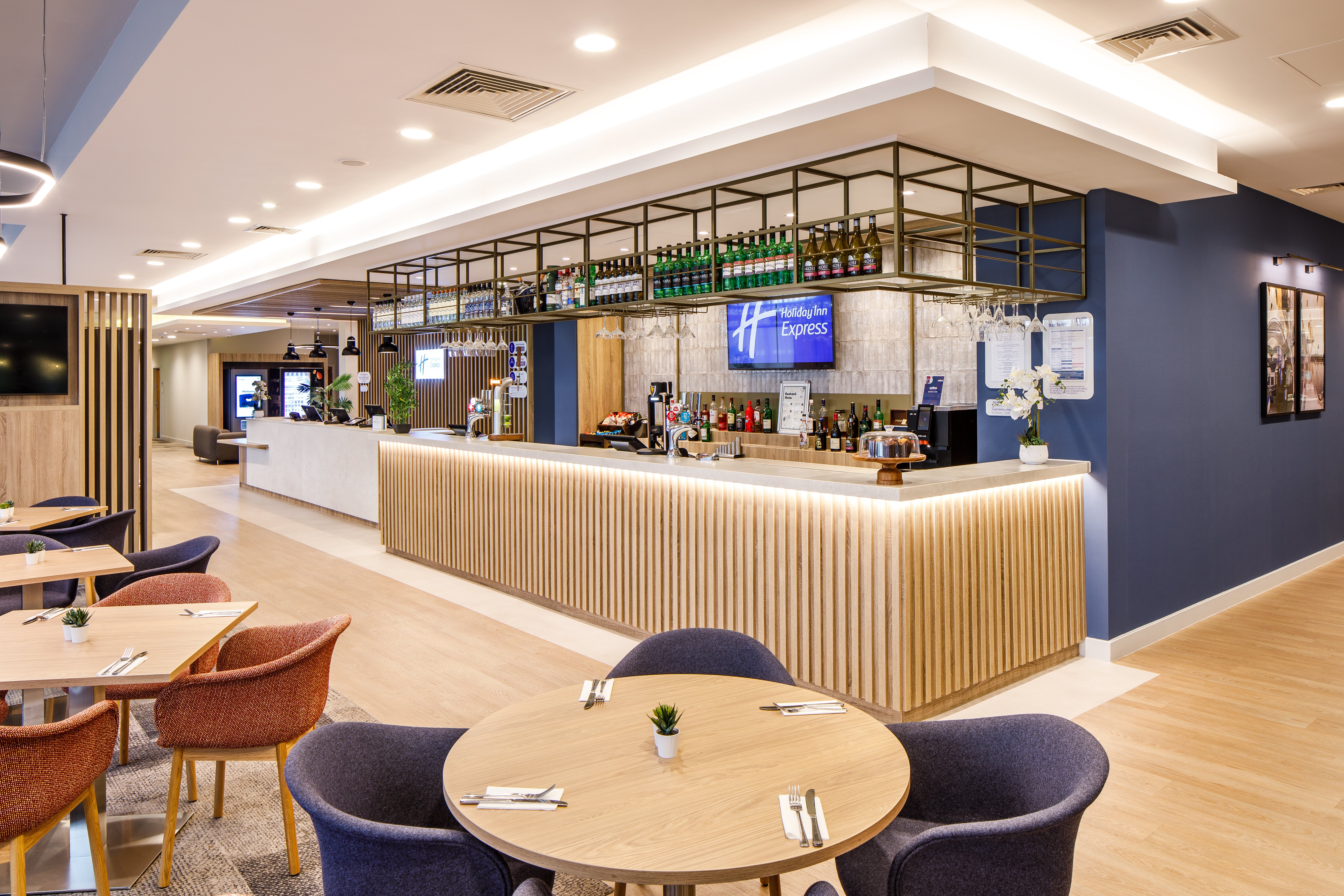 Holiday Inn Express London - Excel 37/64