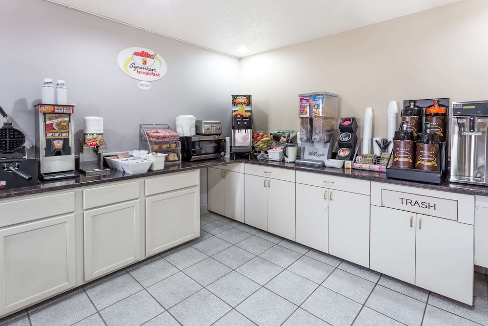 Super 8 by Wyndham Mundelein/Libertyville Area 9/45