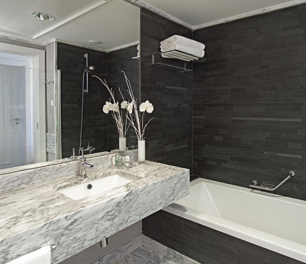 Real Marina Hotel & Spa 16/83