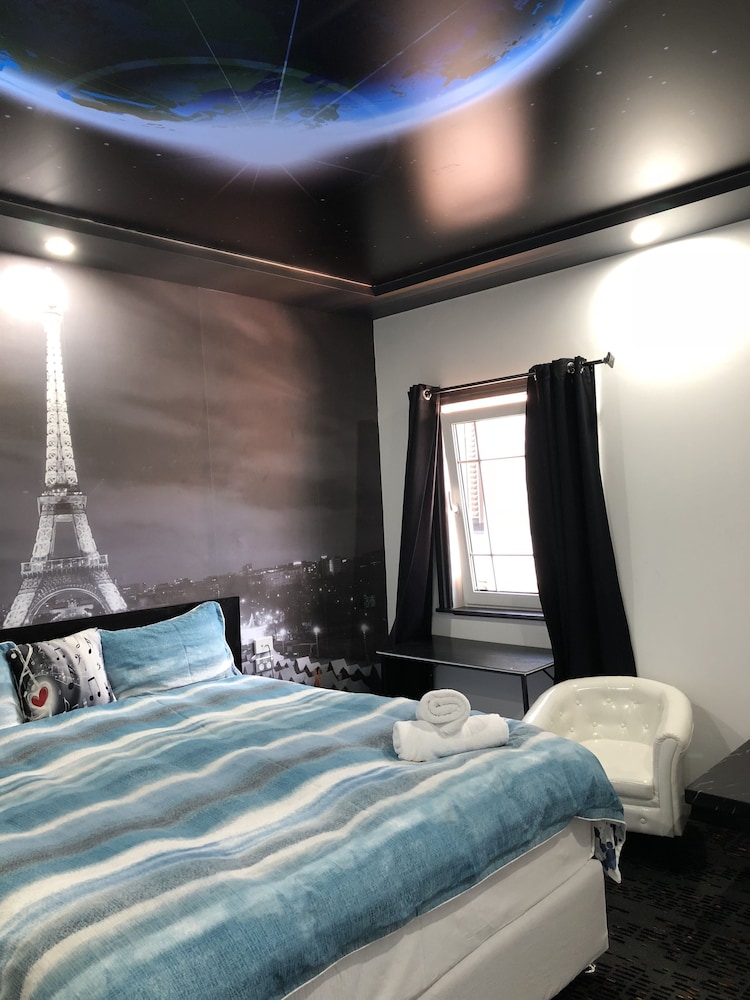 Amelia Budget Hotel 6/34