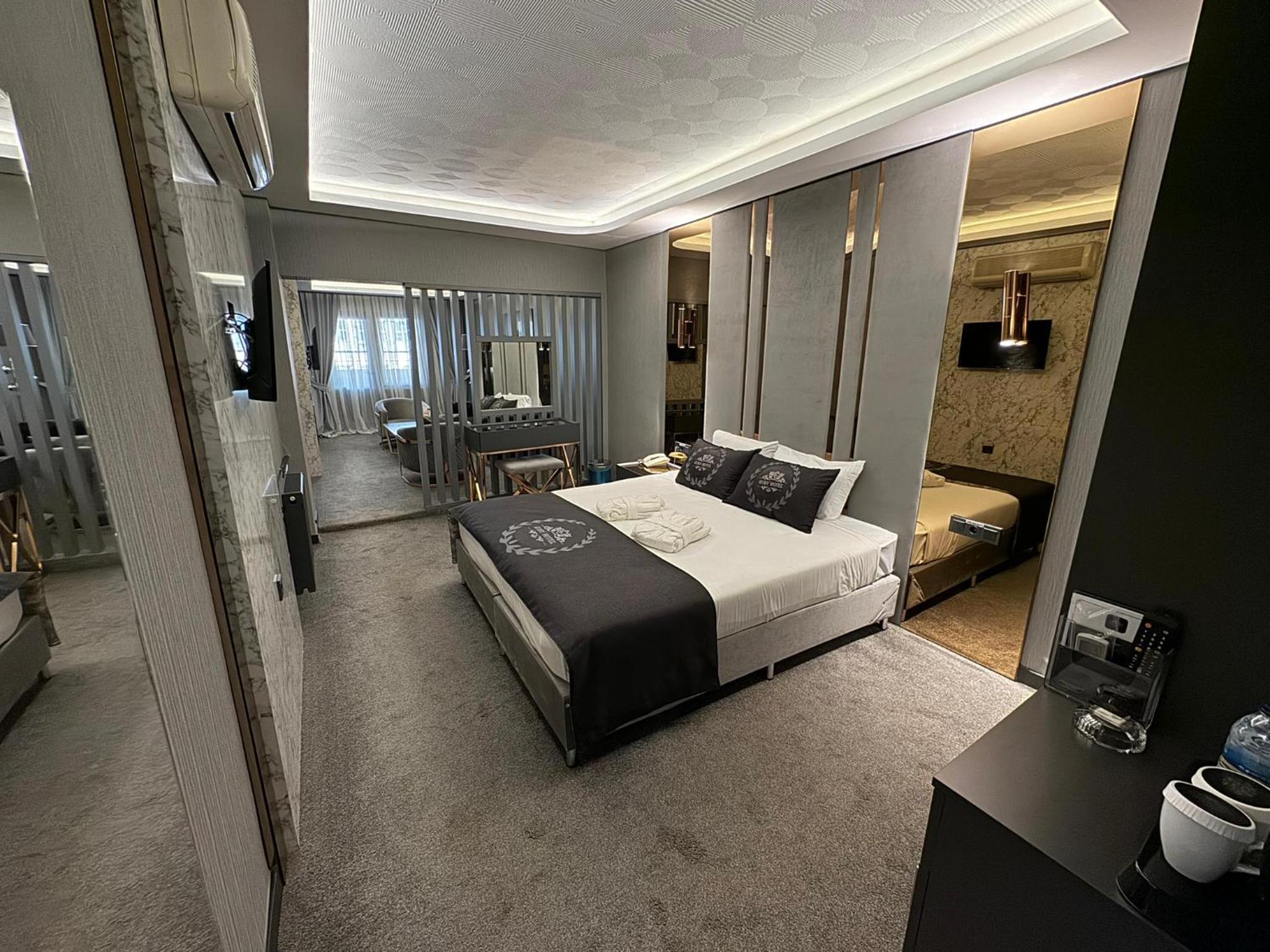 جناح، Royal Anka Hotel 2/10