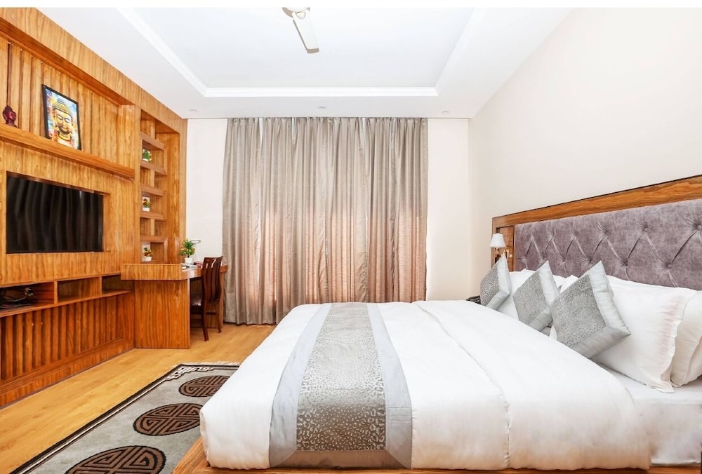 PRESIDENTIAL, SUITE, DOUBLE BED