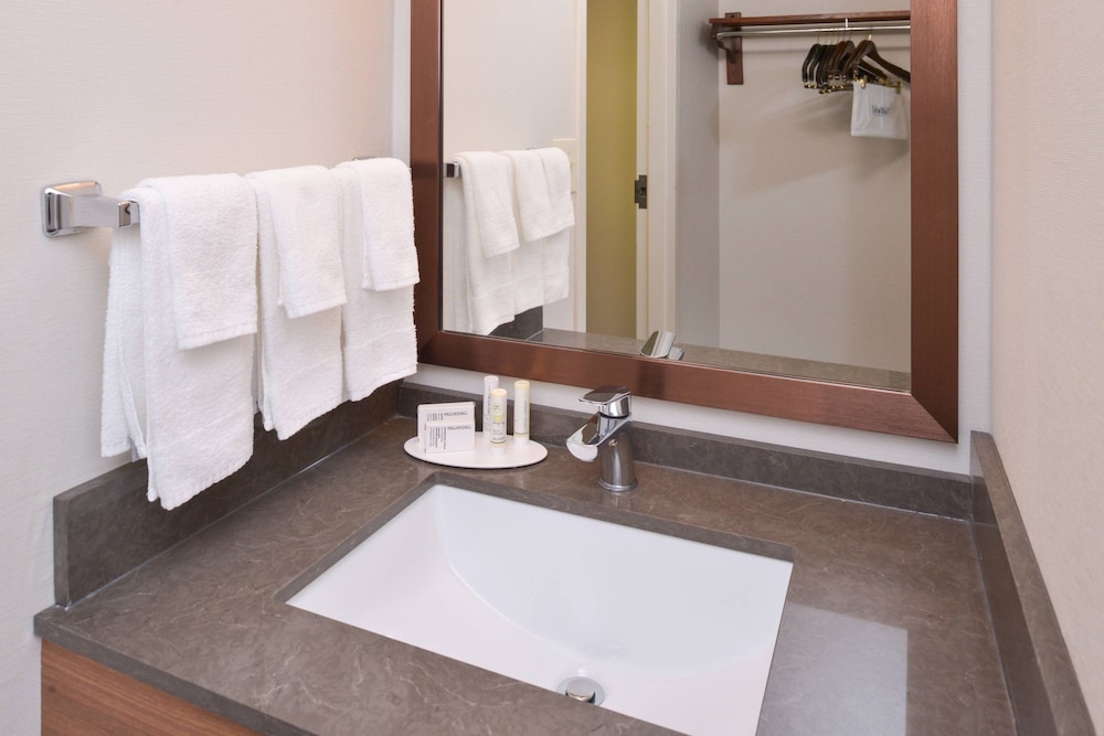 Fairfield Inn & Suites by Marriott Pittsburgh New Stanton 11/37