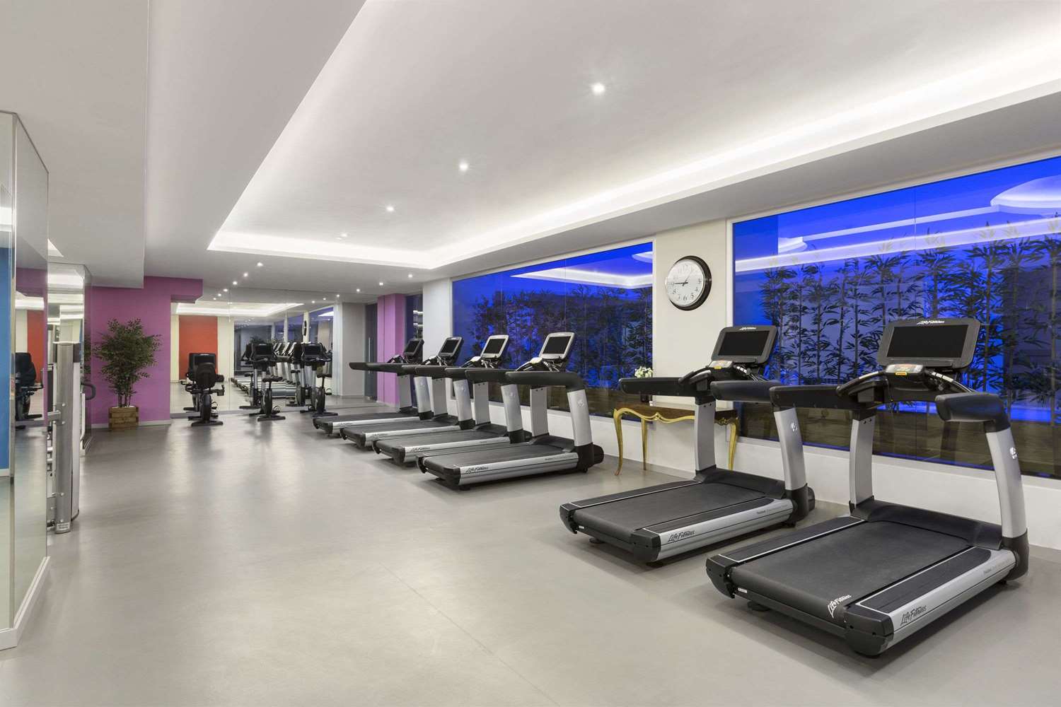 Ramada Hotel & Suites by Wyndham Istanbul Merter 13/24
