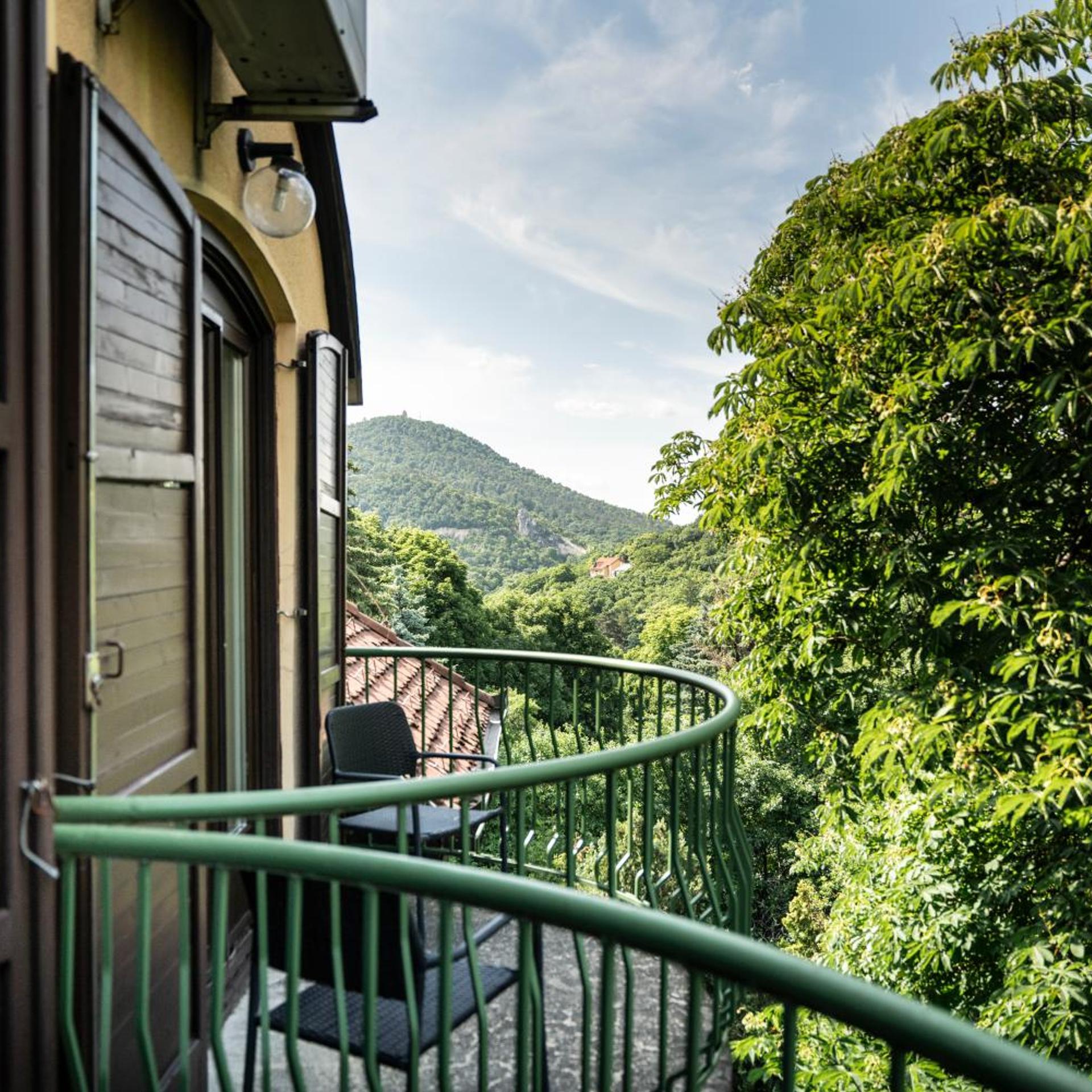 Bobbio Hotel 52/55