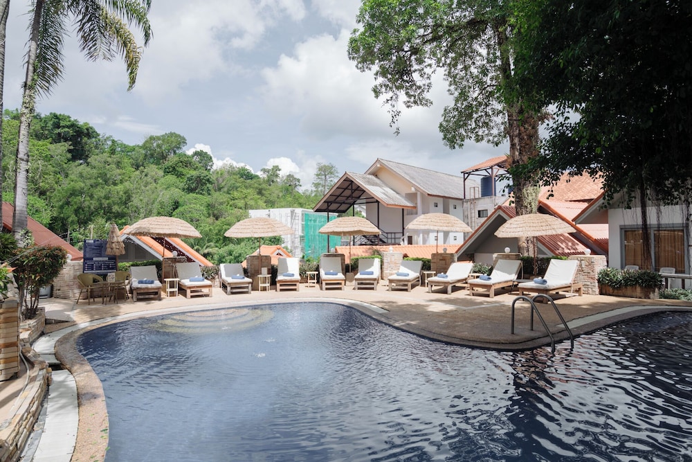 Club Bamboo Boutique Patong Beach Resort 82/85