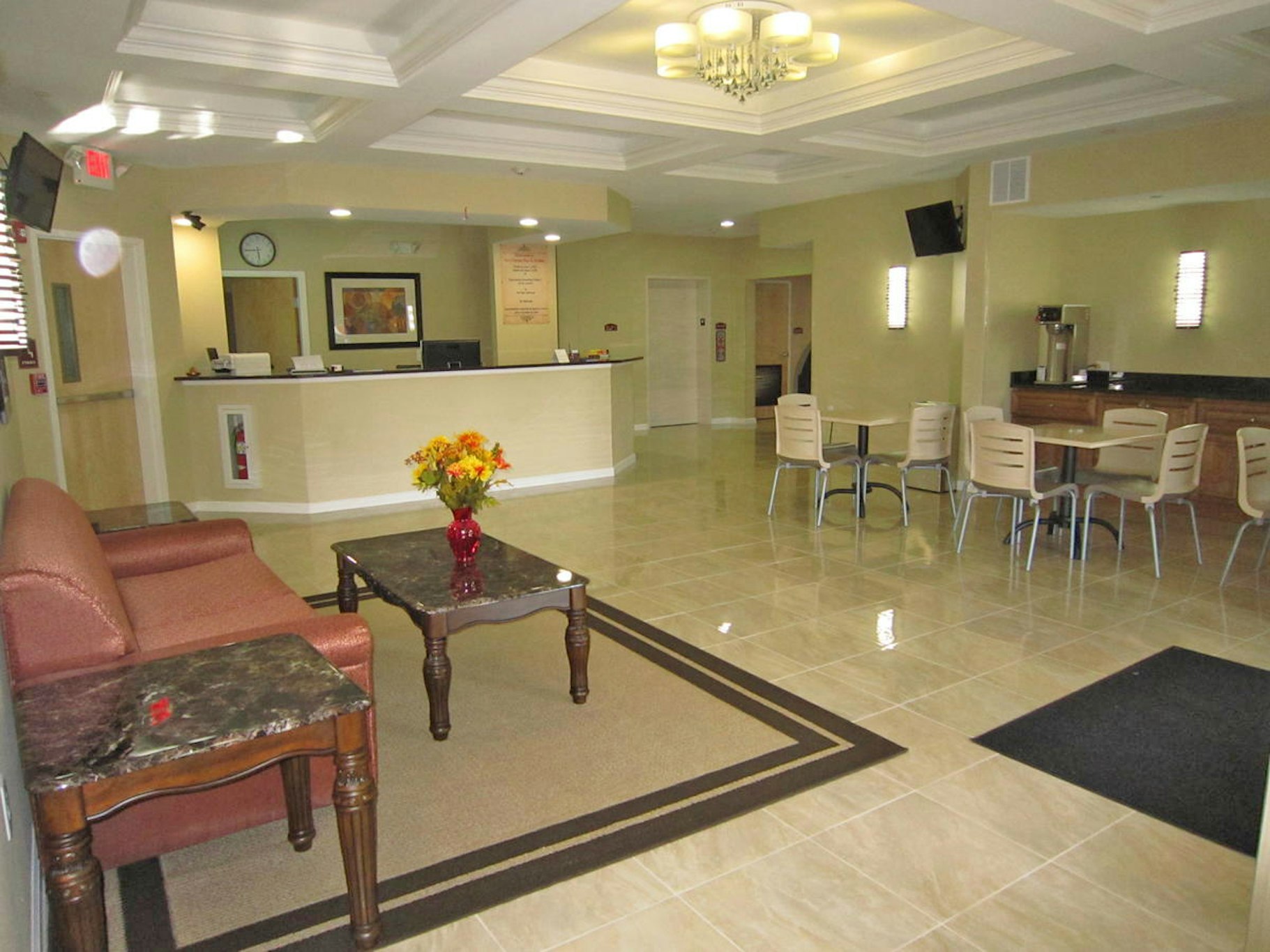 Red Carpet Inn And Suites Monmouth Jtc 23/38