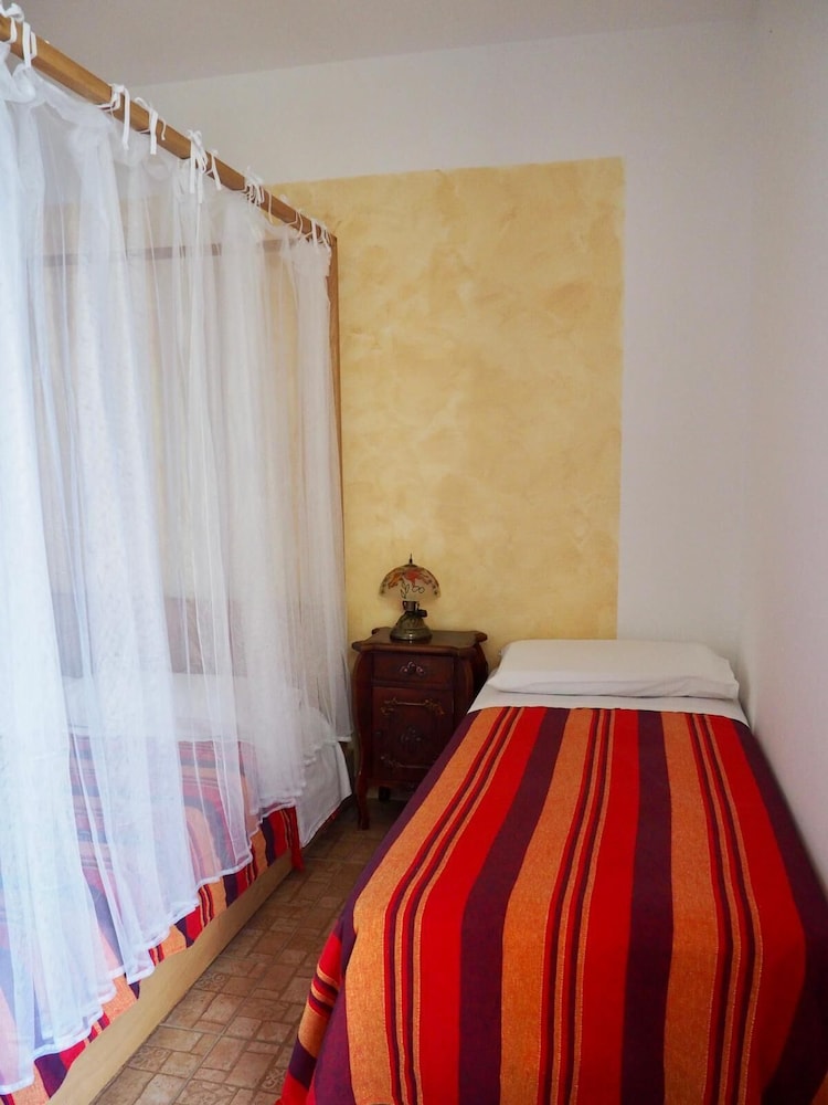 Room, 1 Double and 1 Single Bed, Kitchenette