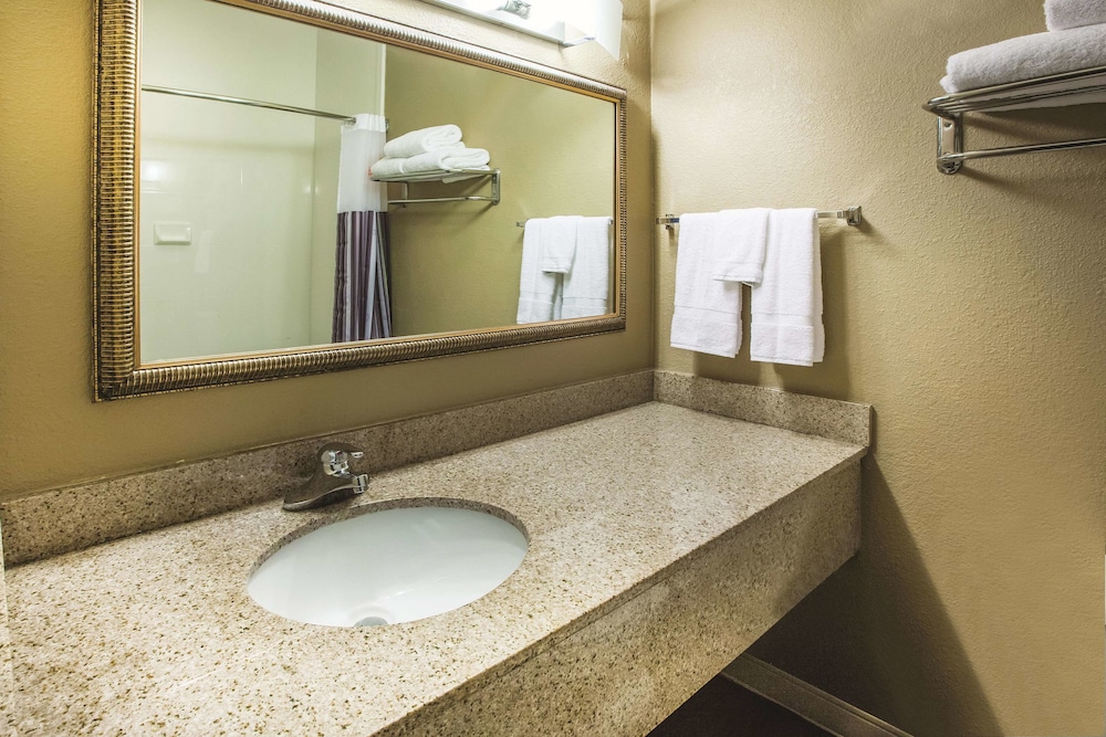 La Quinta Inn Indianapolis North at Pyramids 7/43