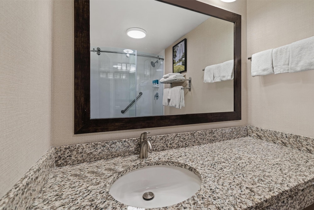 Drury Inn and Suites Creve Coeur St Louis 41/43