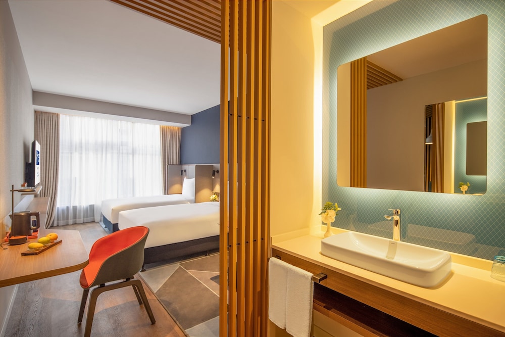 Holiday Inn and Suites Qingdao Jinshui 34/80