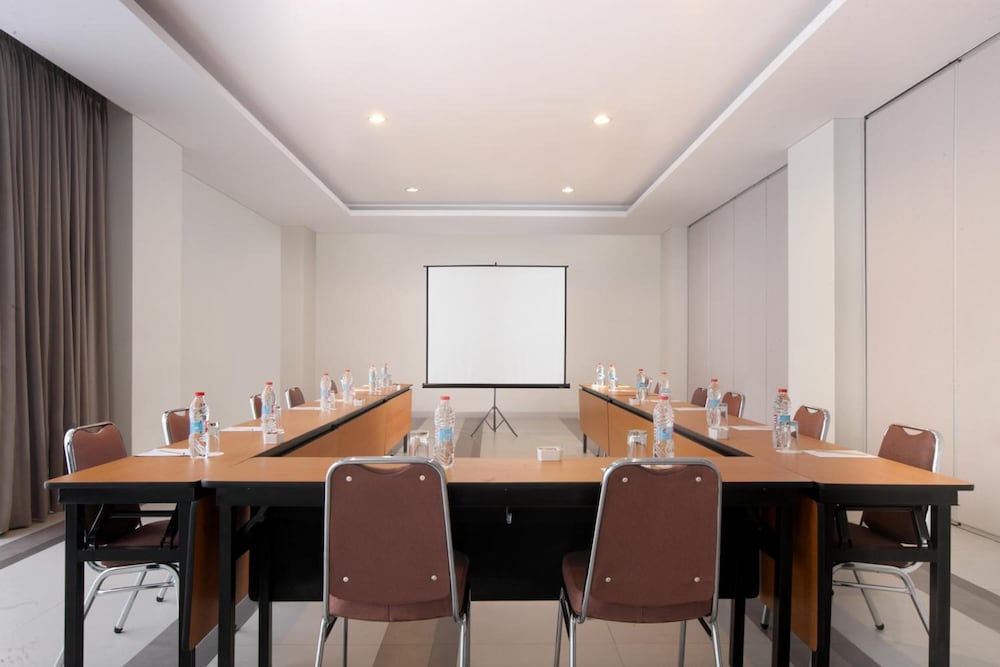 Amaris Hotel Margorejo Surabaya 30/32