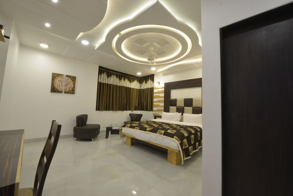 Hotel J P International 27/39