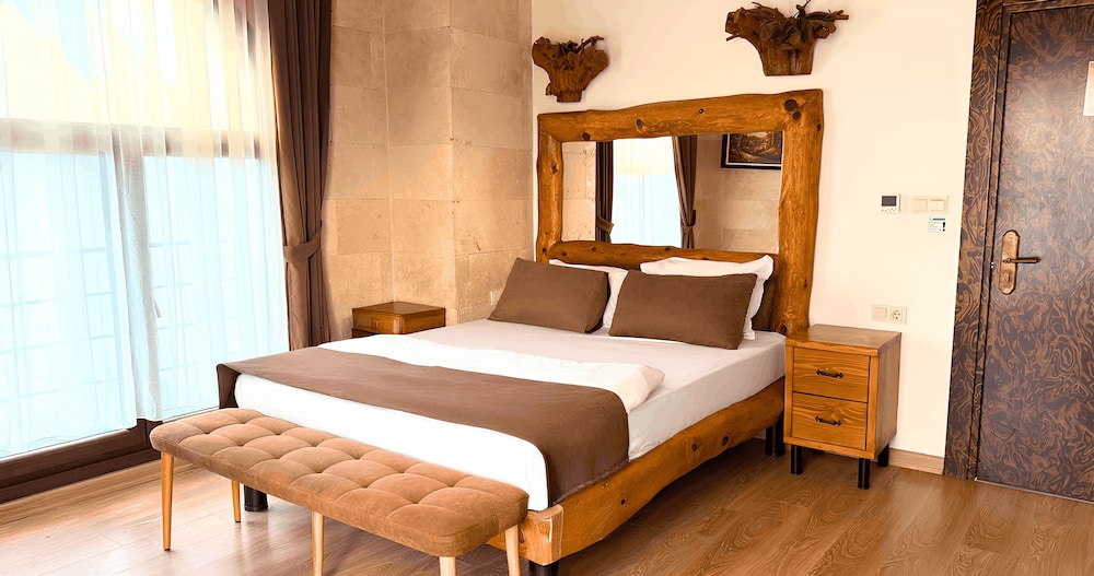 Economy, Queen Bed