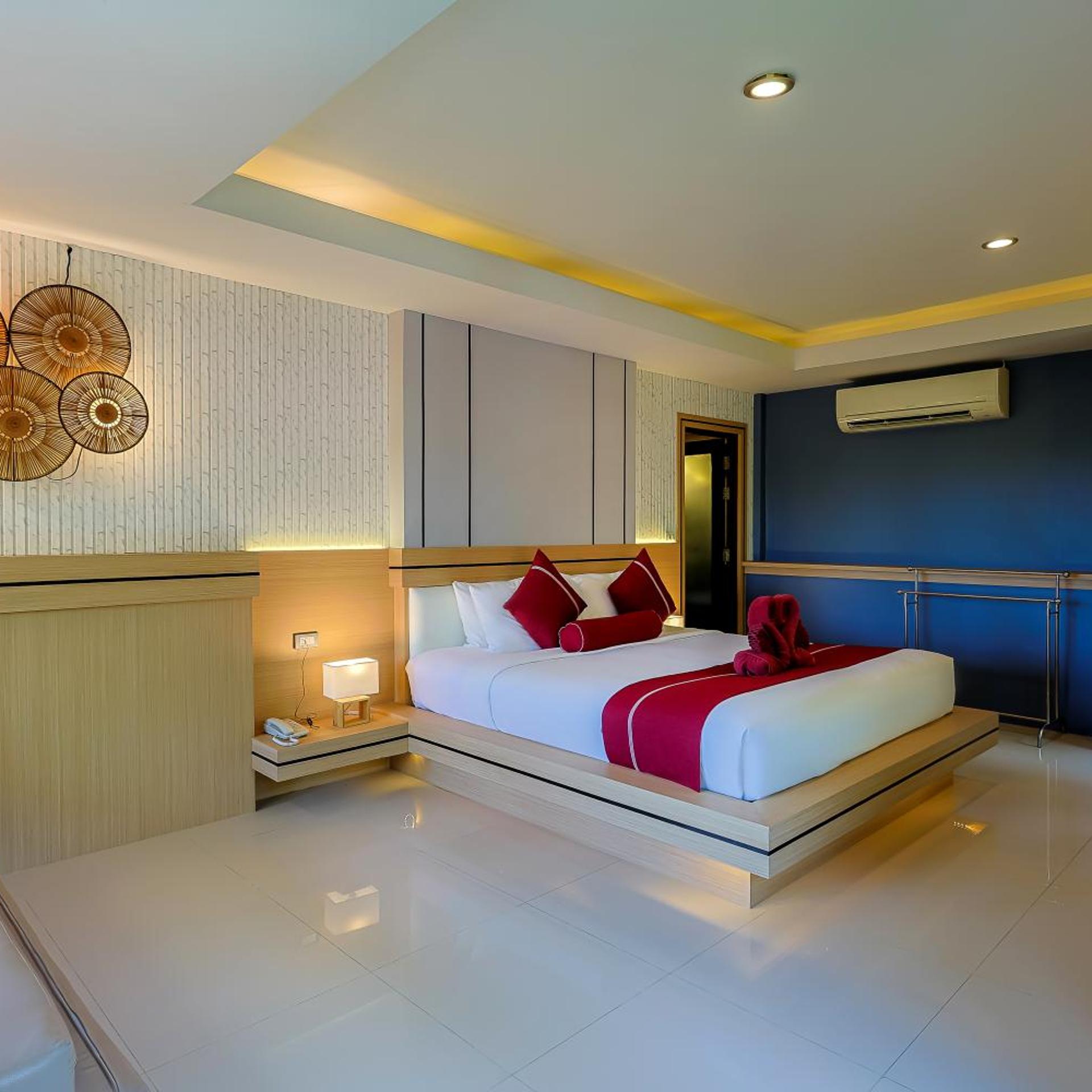 Deluxe, Double Bed, Hill Side