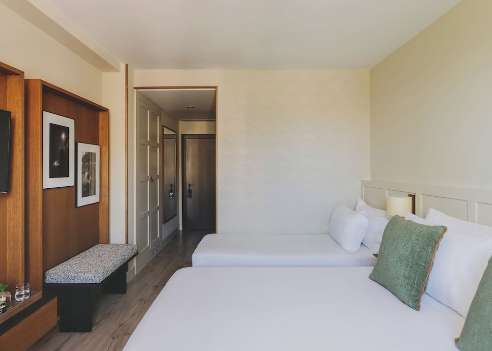 SUPERIOR, DOUBLE BED, WITH EXTRA BED