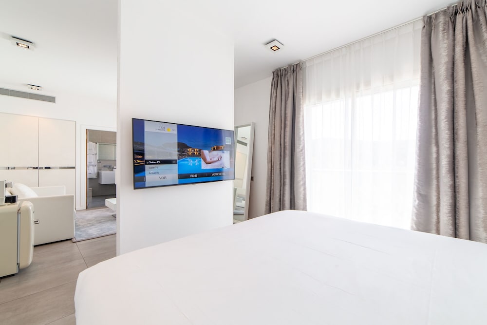 Kube St Tropez Hotel 24/74