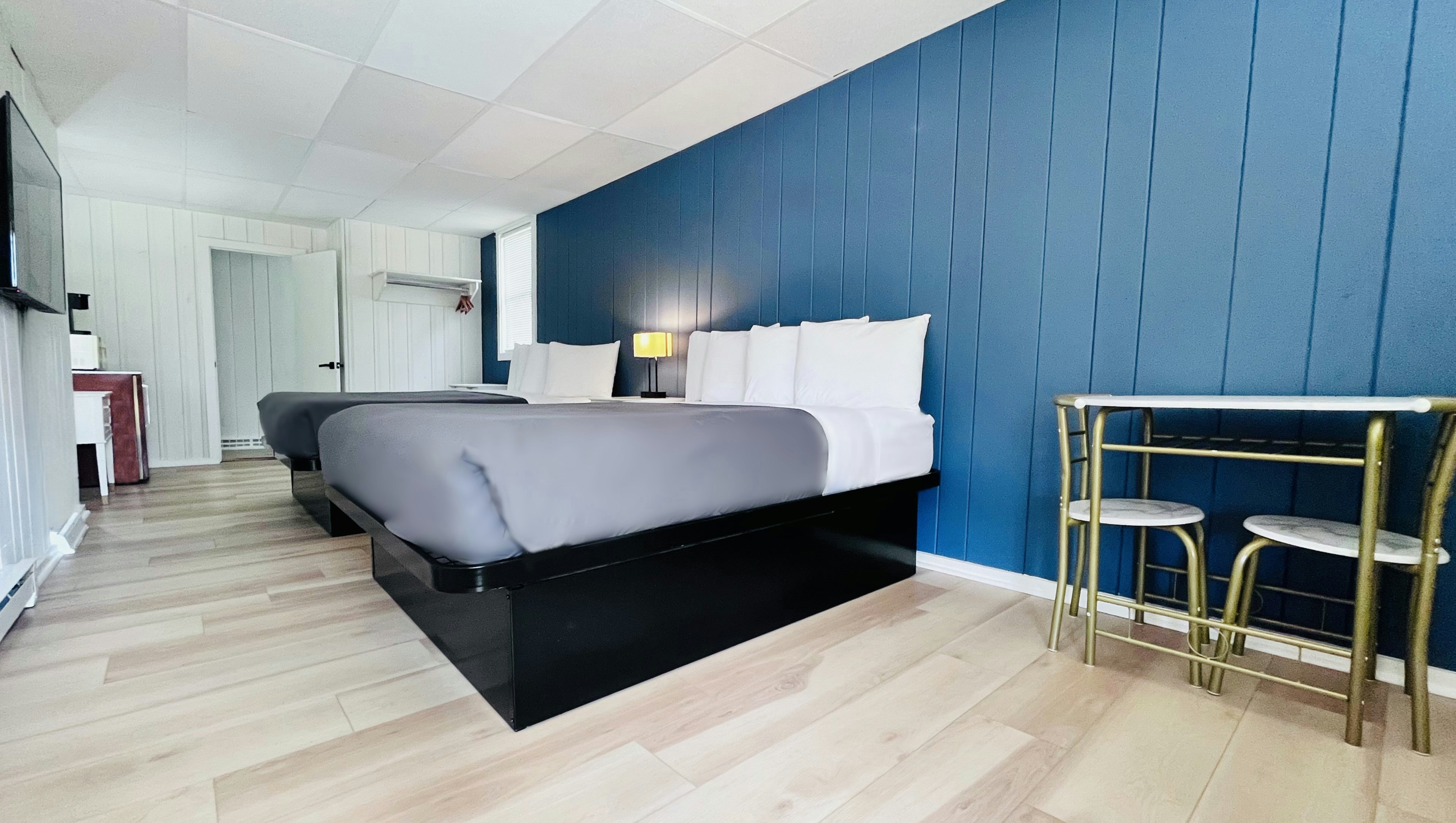 Room, 2 Queen Beds, North Side