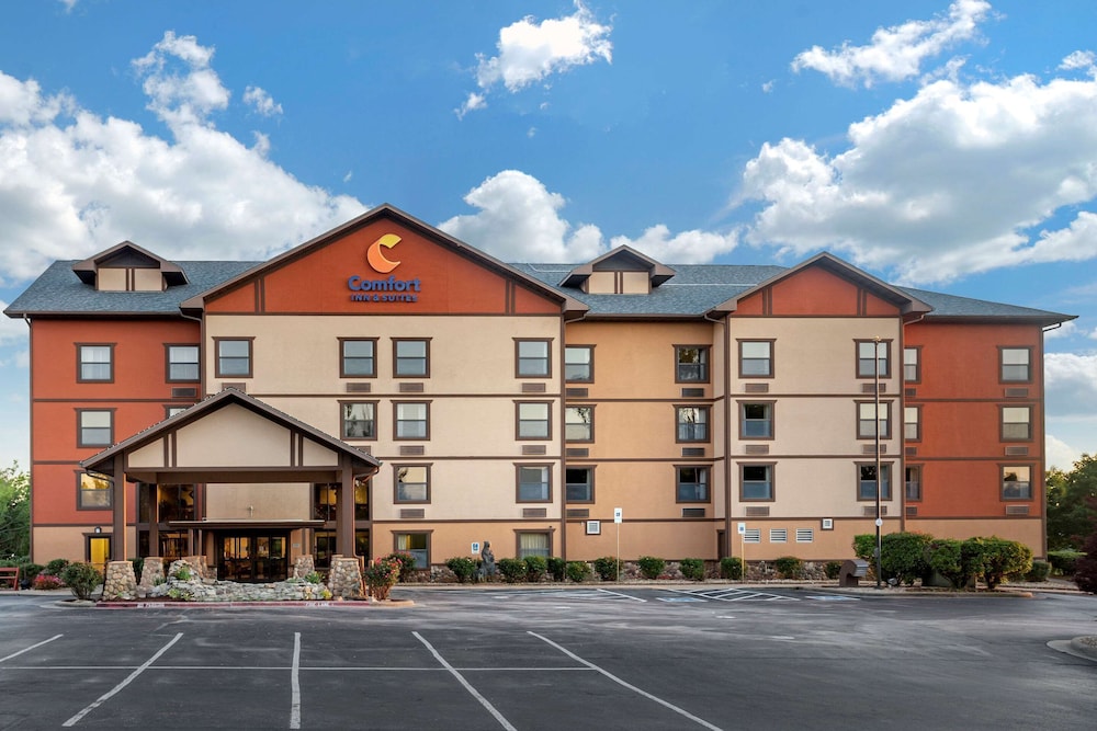 凯富套房酒店(Comfort Inn and Suites Branson Meadows) 图片1