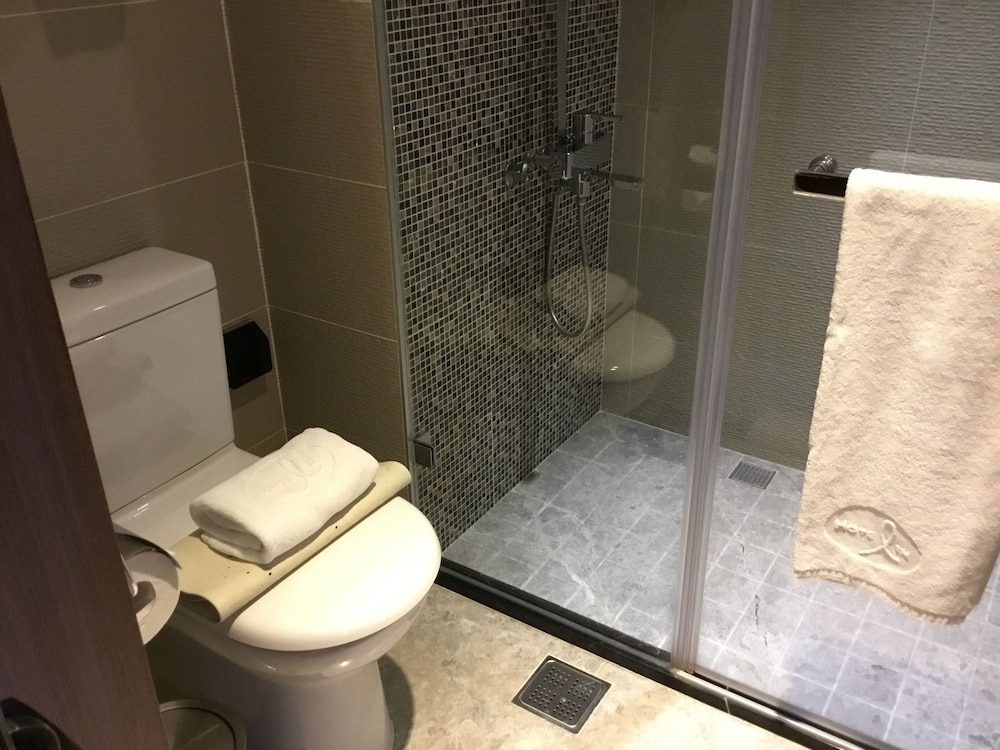 Hotel In 13/52