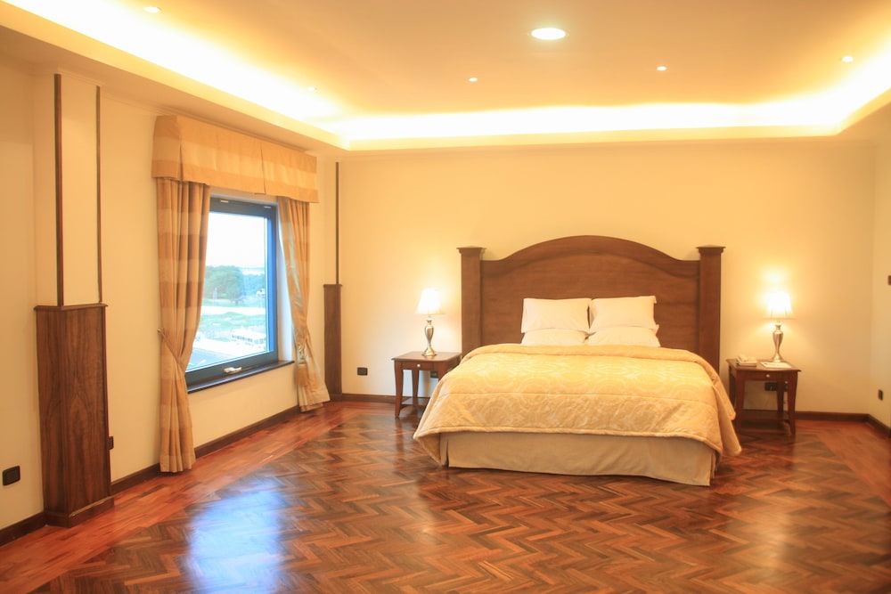 HOLIDAY INN ACCRA AIRPORT 19/60