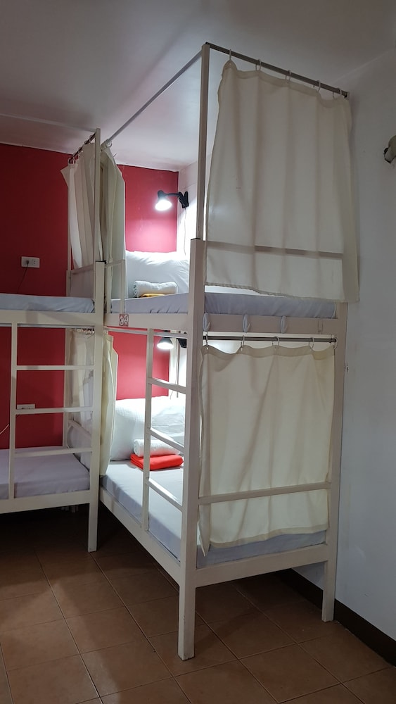Crossroads Hostel Manila 6/46