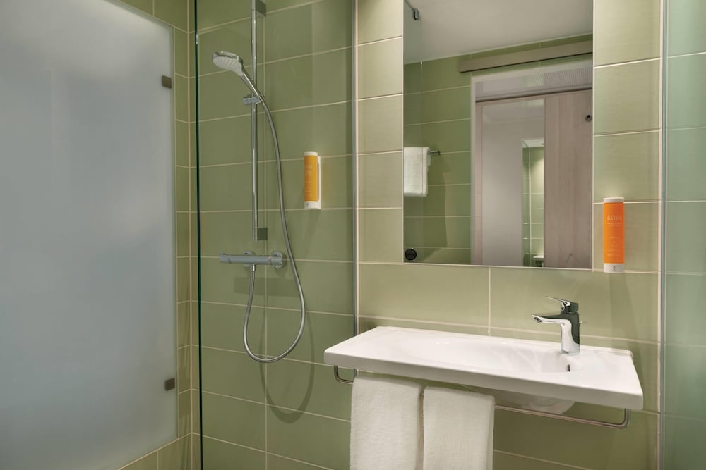 Adjoining, Standard, 4 Beds، Super 8 by Wyndham Augsburg 5/5