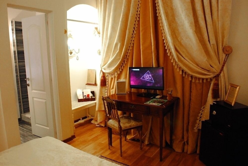 Grand Boutique Hotel 34/77